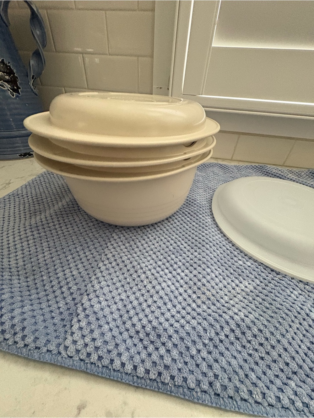 Vintage Tupperware  3 quart microwave cooking with steamer insert and Lids